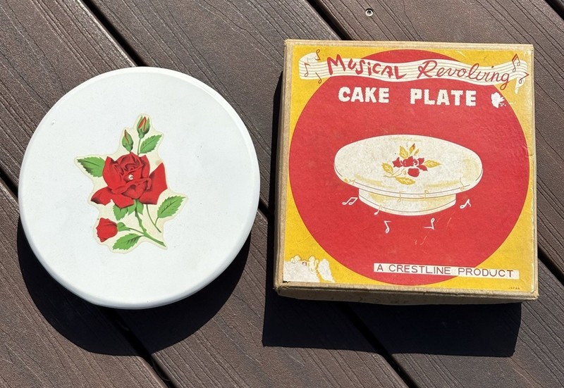 Vintage Happy Birthday Musical Cake Plate 1950s Original Box Music Works. Roses gallery