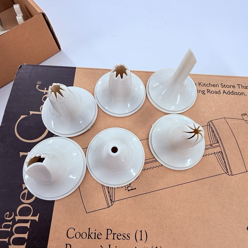 Pampered Chef Cookie Press 1525 Retired 16 Disks & Easy Accent Decorator 1778 gallery