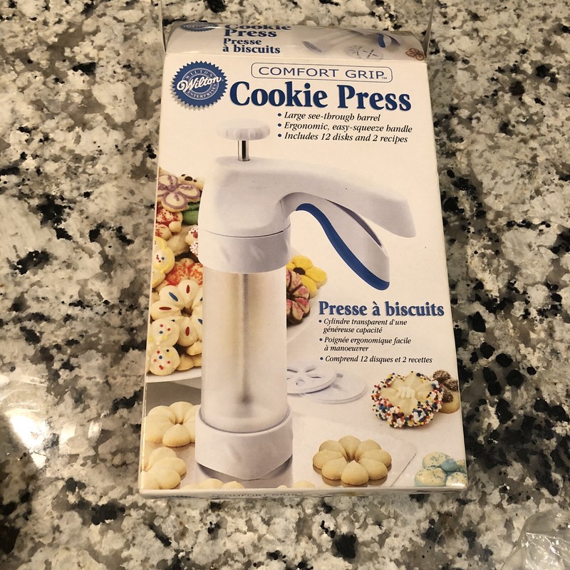 Wilton Comfort Grip Cookie Press Ergonomic Easy Squeeze Handle 12 Disks