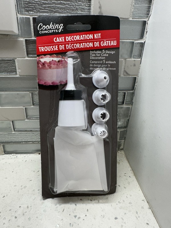 Cooking Concepts Cake Decoration Kit with Pastry Bag + 5 Design Tips NEW!