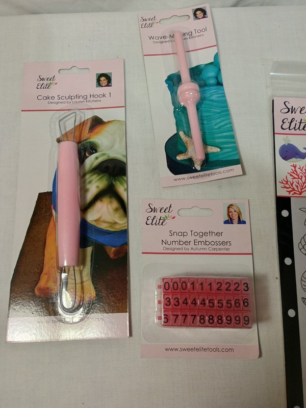 New Sweet Elite cake decorating and cookie tools set. Set includes Under the Sea gallery