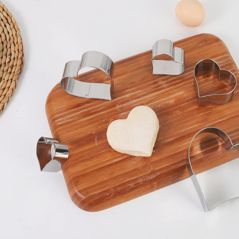 Heart Cookie Cutter Set - 6 Piece - 3 4/5", 3 1/5", 2 4/5", 2 3/5", 2 1/5", 1 4/ gallery