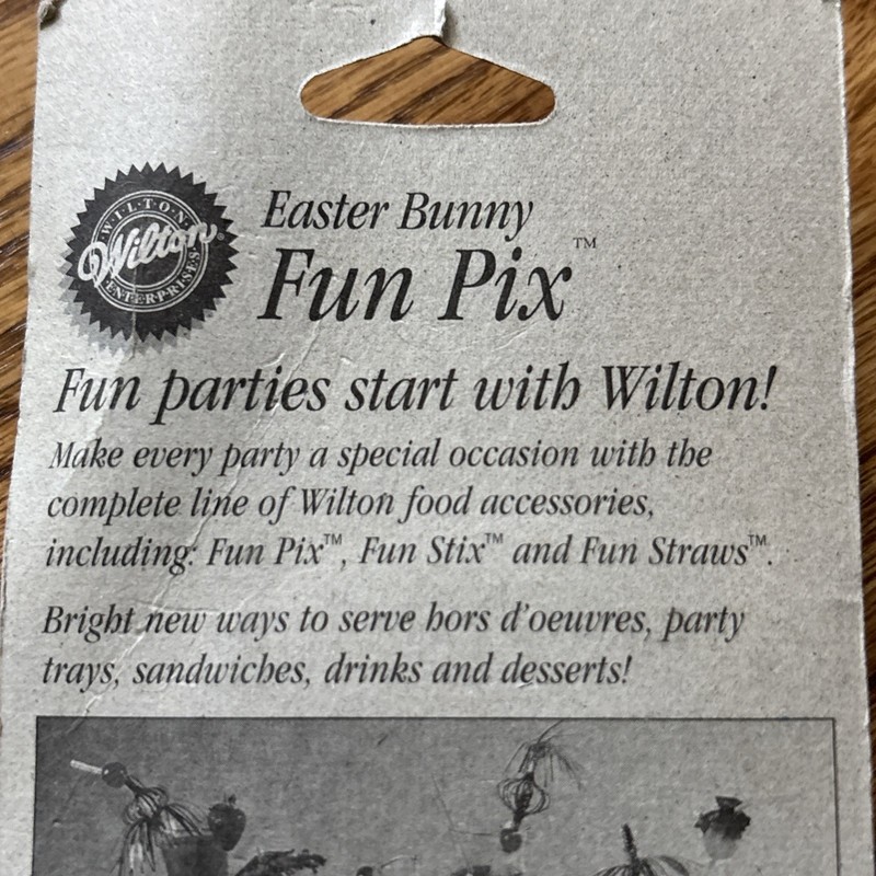 NOS NIP Set of 2 Vintg. 1996 Wilton Easter Bunny Fun Pix Cupcake Party Picks NEW gallery
