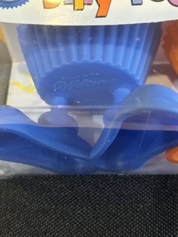 Wilton Silly Feet Silicone Baking Cups 4 Pack Step Up Your Cupcakes, Candy,fruit gallery
