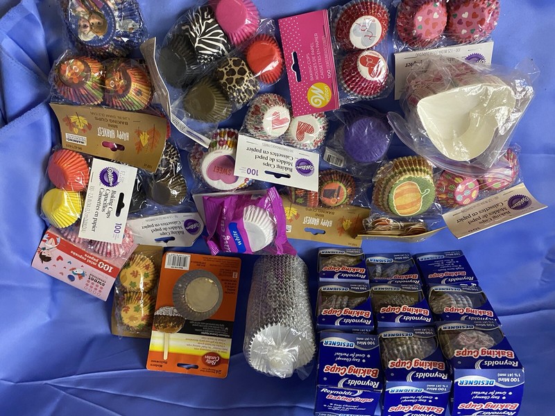 NEW Lot 1000 + mixed size and prints Reynolds Baking Cups Cupcake gallery
