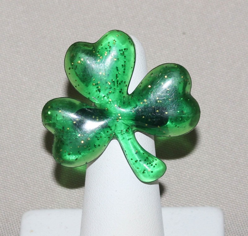 Vintage 2006 Bakery Crafts Green Plastic Shamrock Ring Size 4