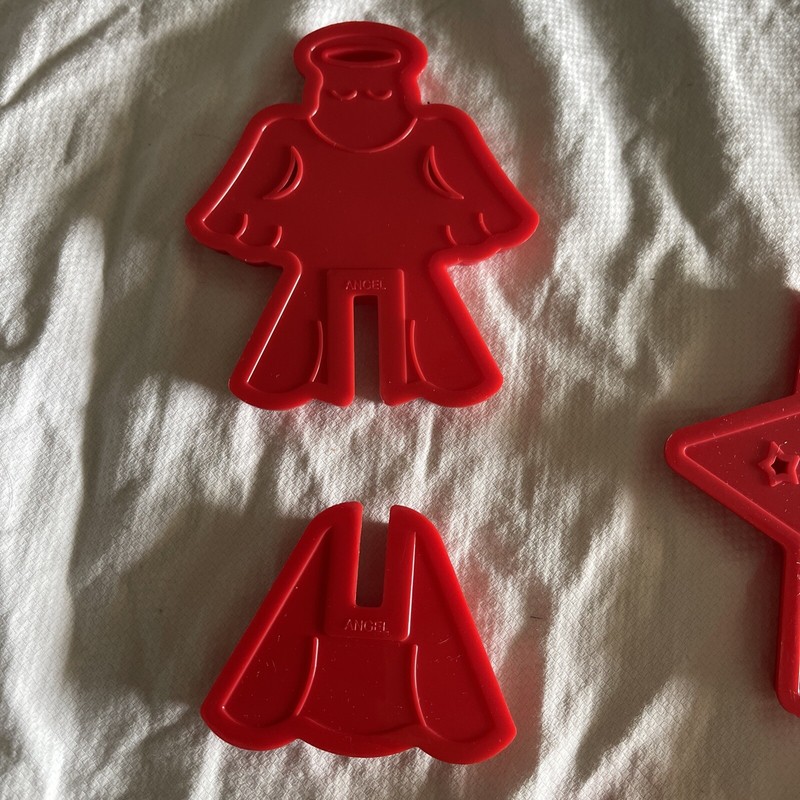 12 3 D Holiday Christmas Red Cookie Cutters Avon 2010 Snowman Reindeer Bell New gallery