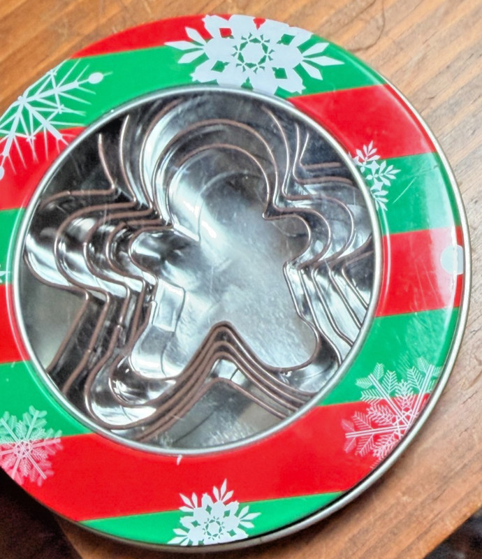 CHRISTMAS 5 Piece Cookie Cutter Set GINGERBREAD MEN - Stainless Steel in Tin gallery