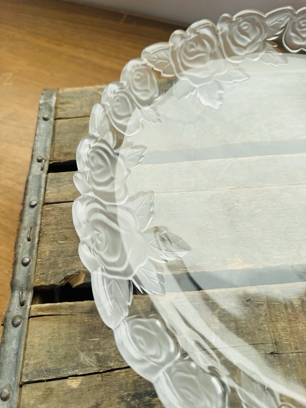 SOGA Gorgeous Frosted Flower Pattern Cake Stand 14/1” Original Box gallery