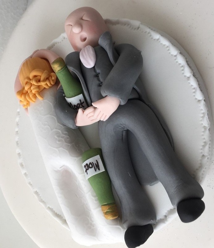 EDIBLE DRUNK BRIDE AND GROOM WEDDING CAKE TOPPER. DECORATION.