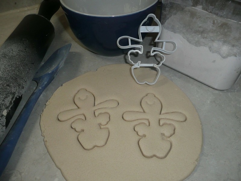 SNOOPY DANCING CHARLIE BROWN PET BEAGLE PEANUTS COOKIE COOKIE CUTTER USA PR3493 gallery