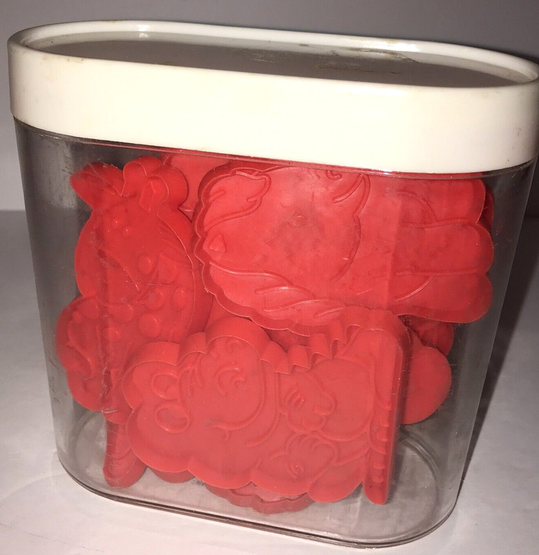Vtg Animal Cookie Cutter Set 9 Plastic w Box Made Hong Kong Red approx 3" gallery