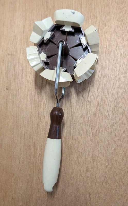 VTG Rolling Cookie Cutter w/17 Interchangeable Cutters Shapes Christmas & More gallery