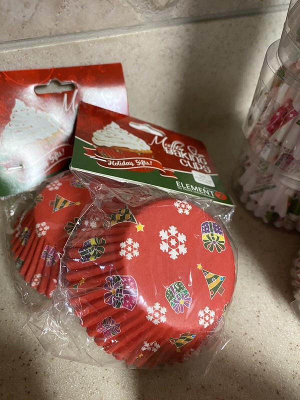 Lot Of Christmas Cupcake Paper Liners Cups~Wilton & Acme~925 Baking Cups! gallery