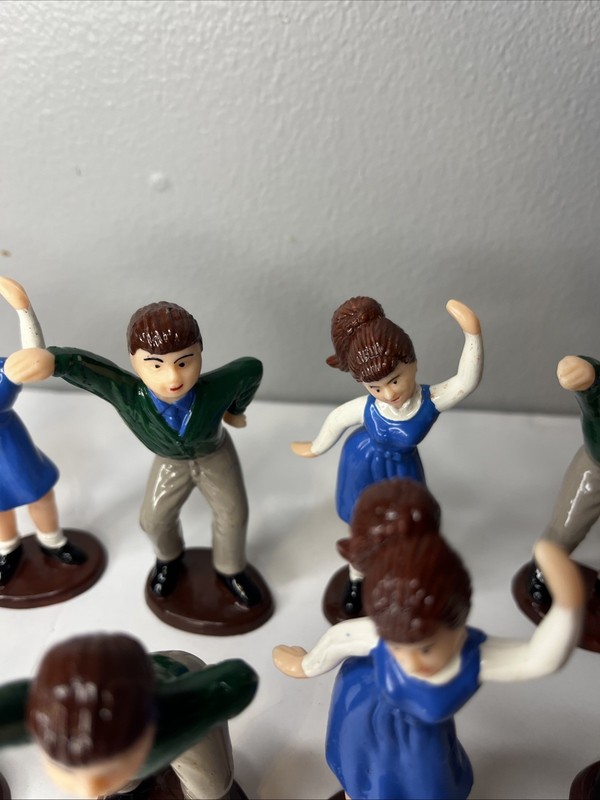 16 Piece Vintage Cake Topper Dancing Boys & Girls gallery