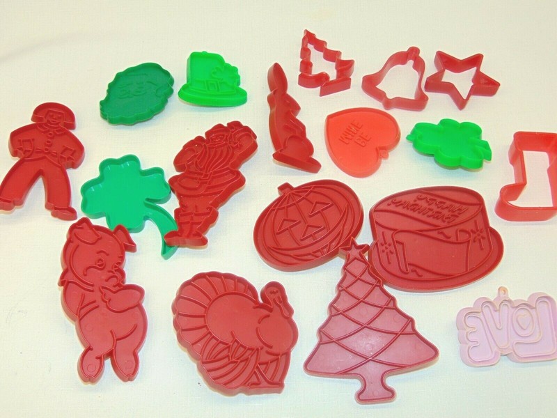 Mixed Lot 18 Vtg Cookie Cutters Press Tupperware Hard Plastic, Christmas & More