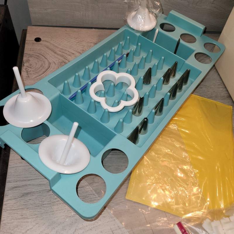Wilton Cake Decorating Tool Caddy Case 2109-859 with tips and other supplies gallery