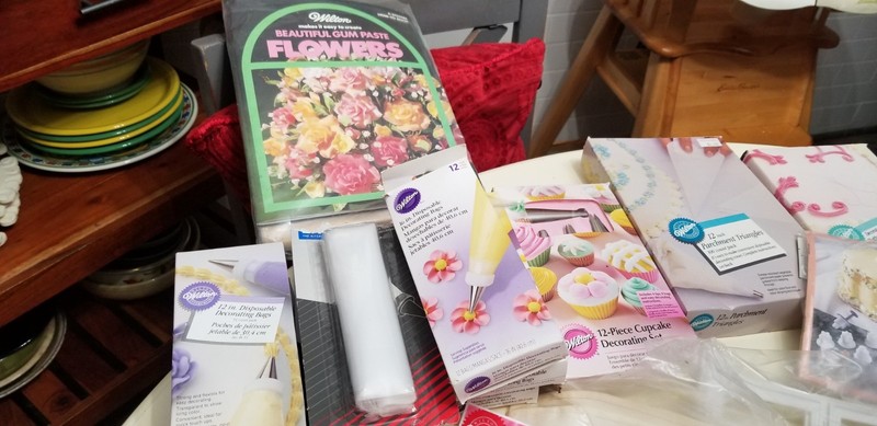 VTG Huge Wilton Cake Decorating Lot Birthday Wedding Over 100 Tips gallery