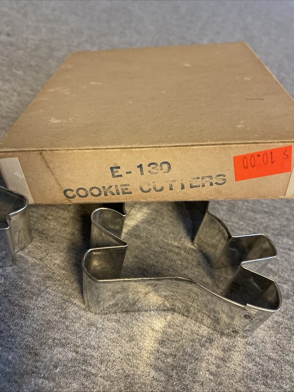 Rare Lot Of 2 New Blue Bird And Girl Scouts Club Metal Cookie Cutters In Box gallery