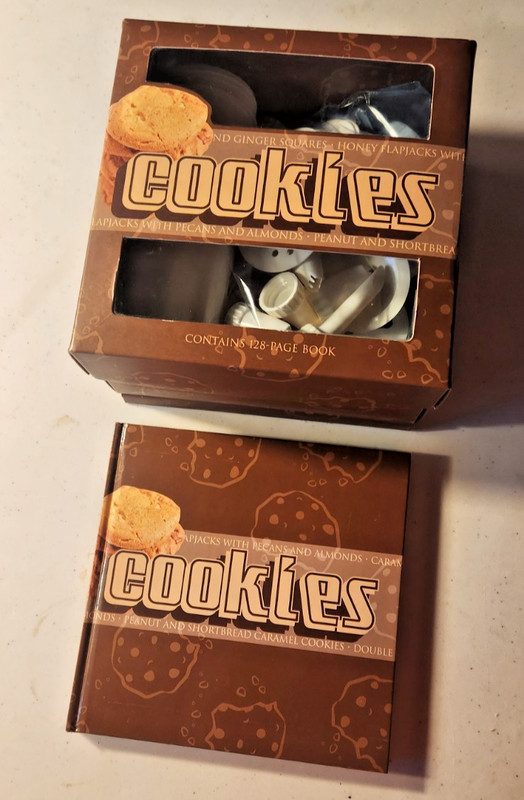 Cookies by Malcolm Long - Book Complete w/Spritz Cookie Press & Frosting Kit gallery