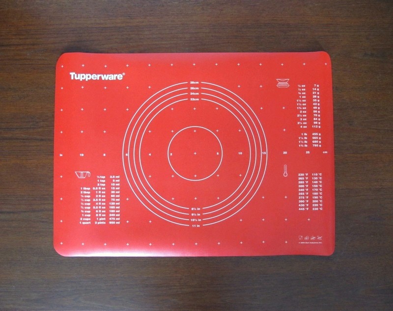 Red Tupperware Non-Stick Silicone Pastry Mat Baking Measurement Guide Conversion