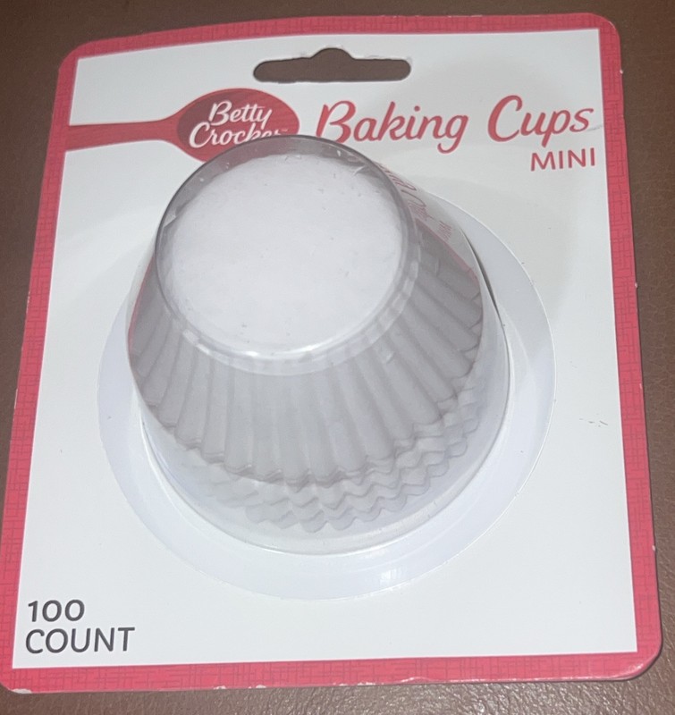 Lot of 2 Betty Crocker Decorating Tips Set Includes 8 & Mini Baking Cups New gallery