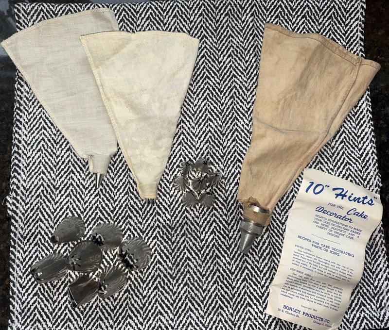 Vintage 1948 Bonley Products Lined Canvas Piping Bags & 16 Large & Small Tips