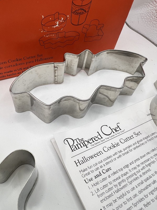 Pampered Chef Halloween Cookie Cutter Set #1097 - Bat, Pumpkin, Ghost - In Box gallery