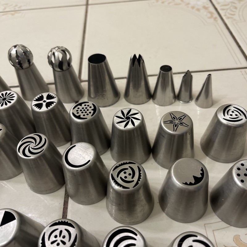 lot of 32 Stainless Steel KOREA piping cake decorating tips gallery