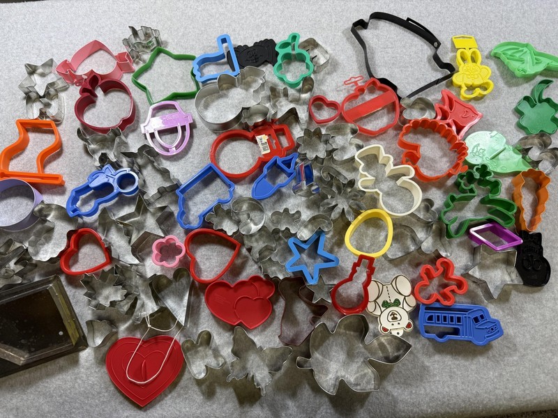 Vintage Cookie Cutters Over 75 Lot Bus Rocket Wilton Holiday Animals Flag Train