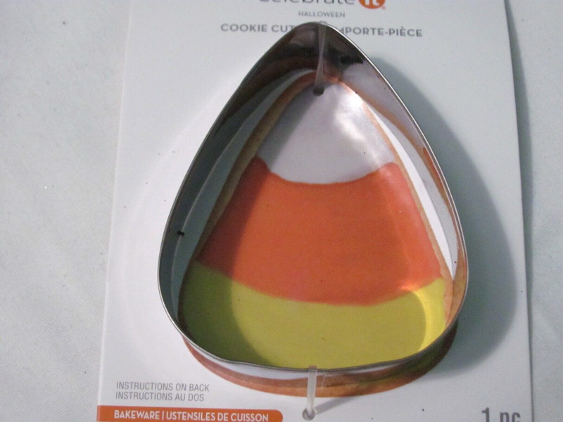 NEW CANDY CORN SHAPED METAL COOKIE CUTTER
