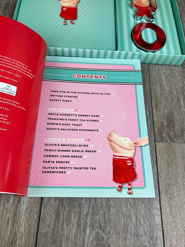 Chef Olivia Cookbook And Cookie Cutter Set gallery