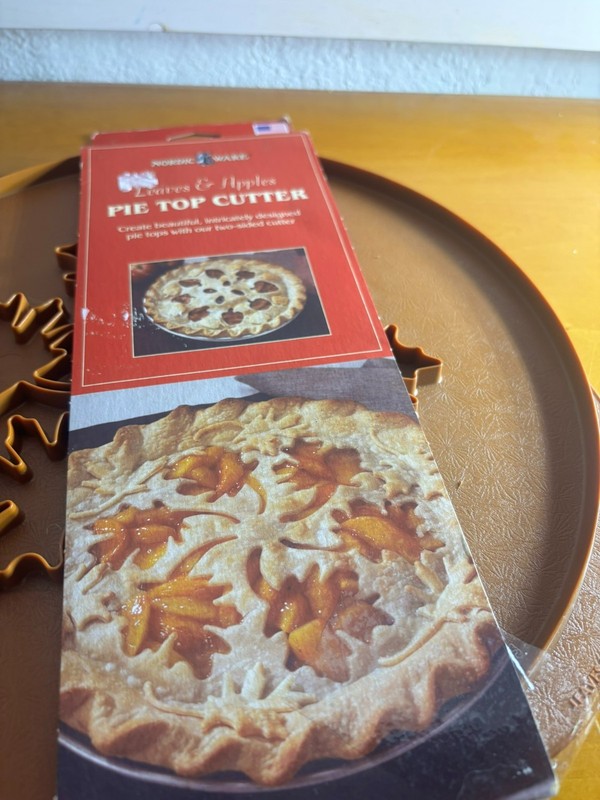 Nordic Ware Reversible autuman/fall Pie Top Cutter 12". NEW gallery