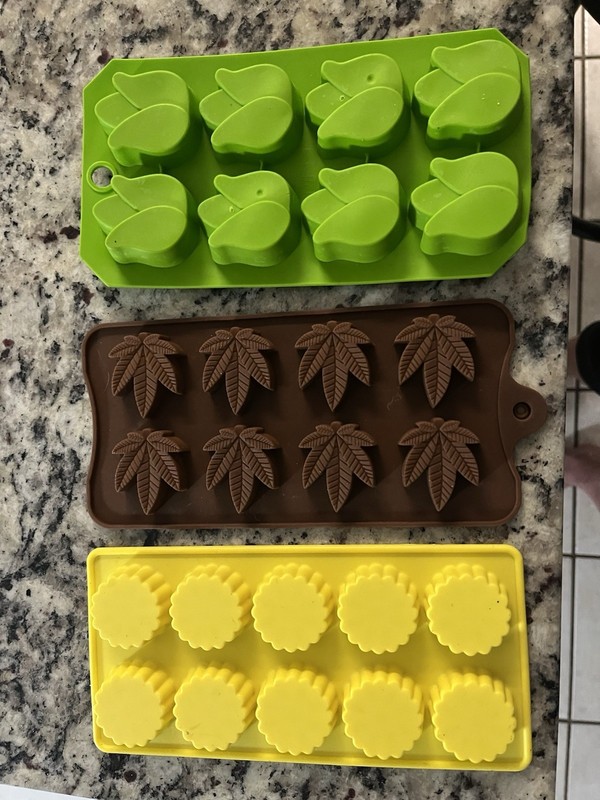 LOT Of 3 Silicone Chocolate Molds (Gummy, Soap) Marijuana Leaf Etc & Candy Bags gallery