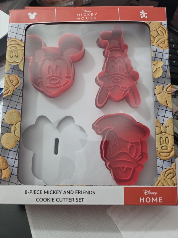 Disney Home – Mickey & Friends Cookie Cutter & Stamp Set – Minus Minnie Set