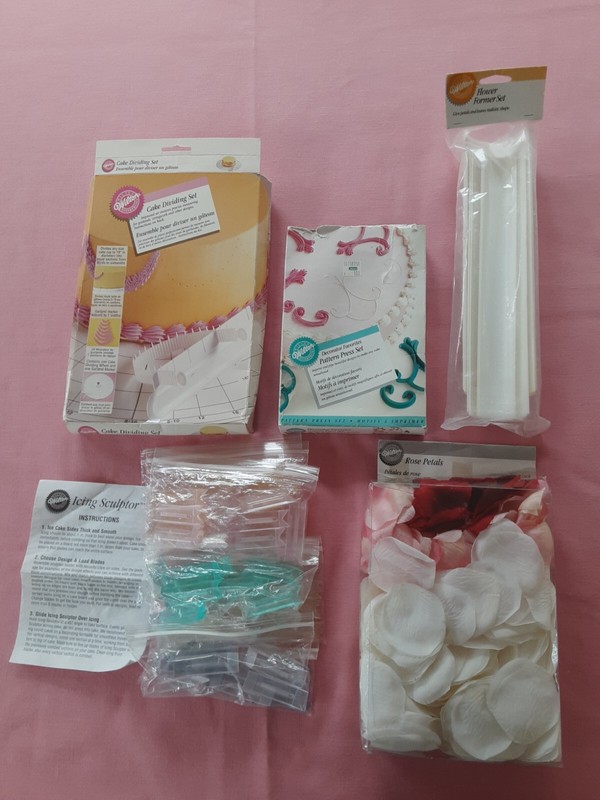Wilton Cake Decorating Supplies – Large Lot