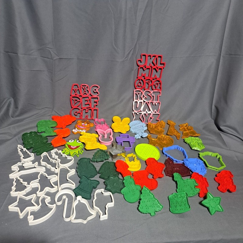 50+ Plastic Cookie Cutter Lot Christmas Easter Muppets Peanuts Scooby Hogwarts