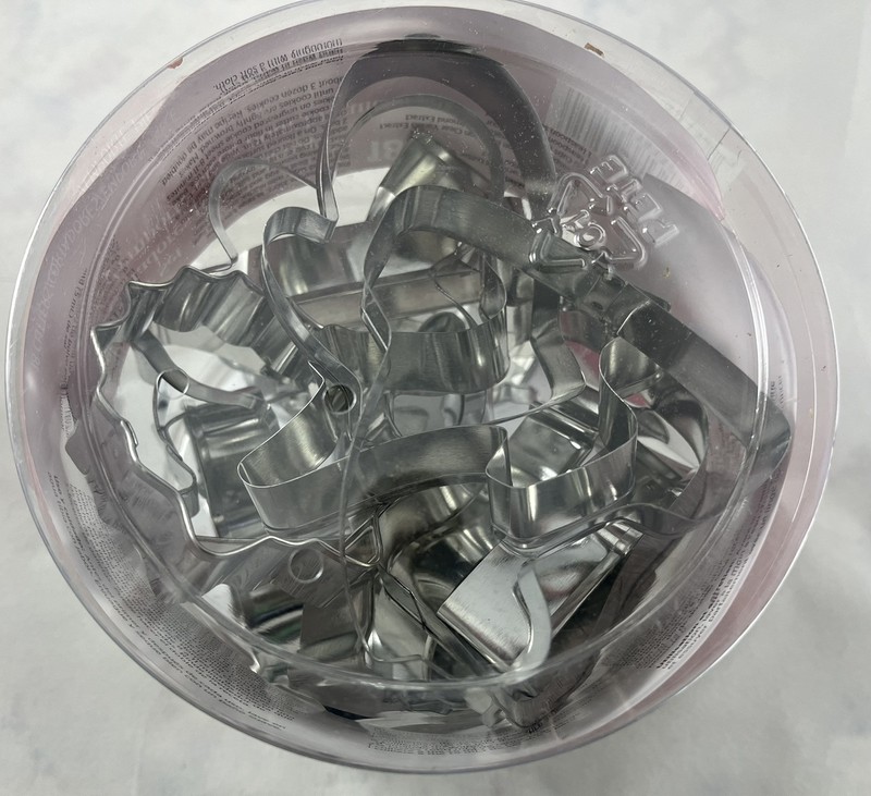 New Wilton Holiday 18-Pc Christmas Cookie Cutter Set Metal Angel Star Tree gallery