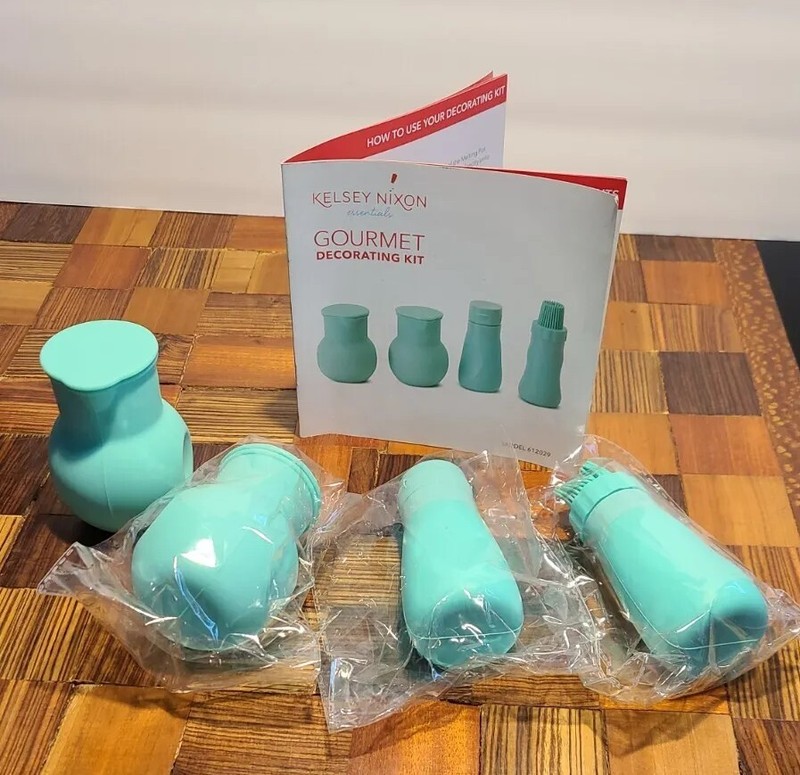 Kelsey Nixon 6 pc Gourmet Decorating Kit Mint Green & Grey (mint new grey used)