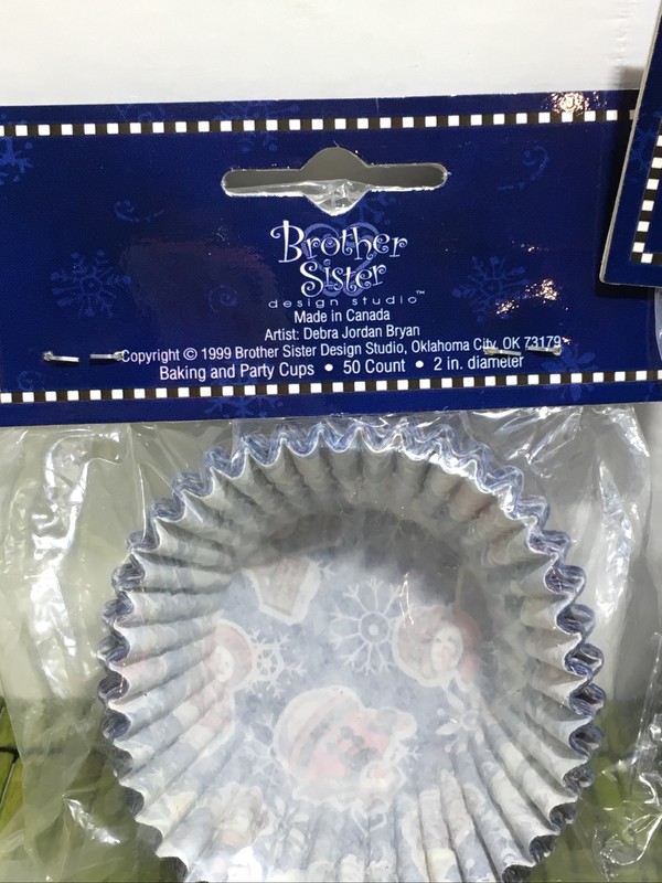 Set of 2 Vintage Christmas Cupcake Liners Grease Resistant Brother Sister 1999 gallery