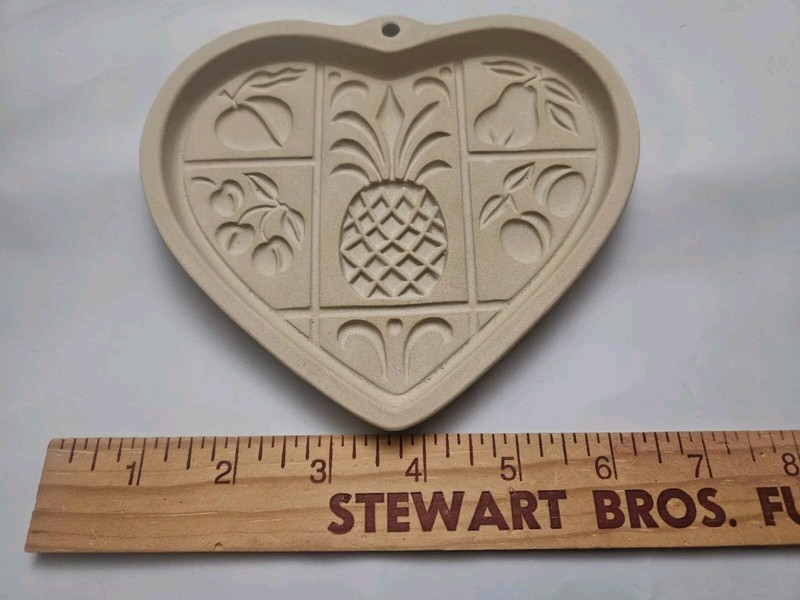 2001 Pampered Chef Hospitality Heart with Fruit Design Cookie Mold Stoneware gallery