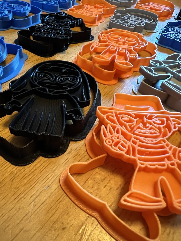 8 Characters horror Movie Cookie Cutters 16 Pieces Halloween Time gallery
