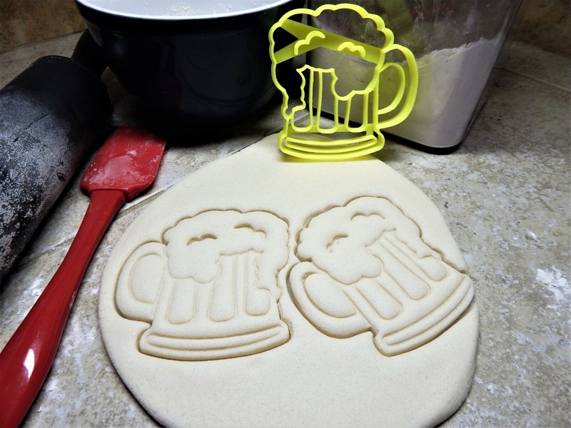 BEER MUG FOAM CUP ALCOHOLIC BEVERAGE SODA POP ROOT BEER COOKIE CUTTER USA PR2318 gallery