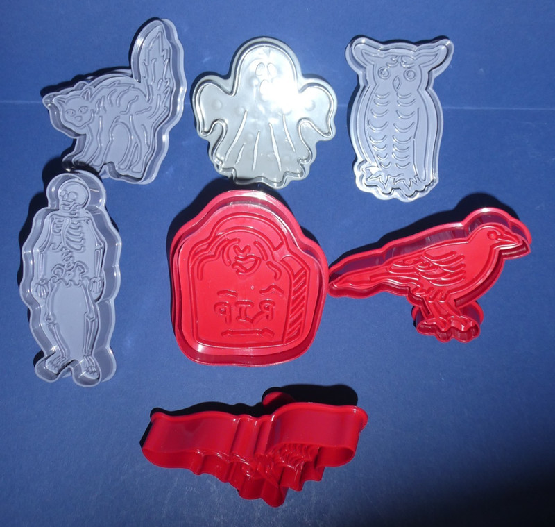 NEW, UNUSED LOT OF 7 HALLOWEEN THEME 3"-4" COOKIE STAMPS - ALL DIFFERENT DESIGNS gallery