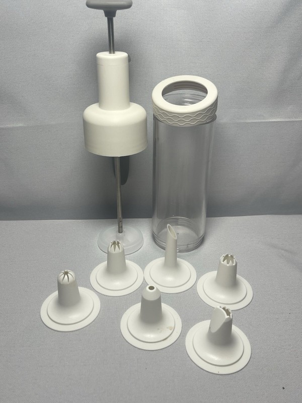Pampered Chef Easy Accent Decorator Set #100260 Cake Cookie Frosting Icing Tool gallery