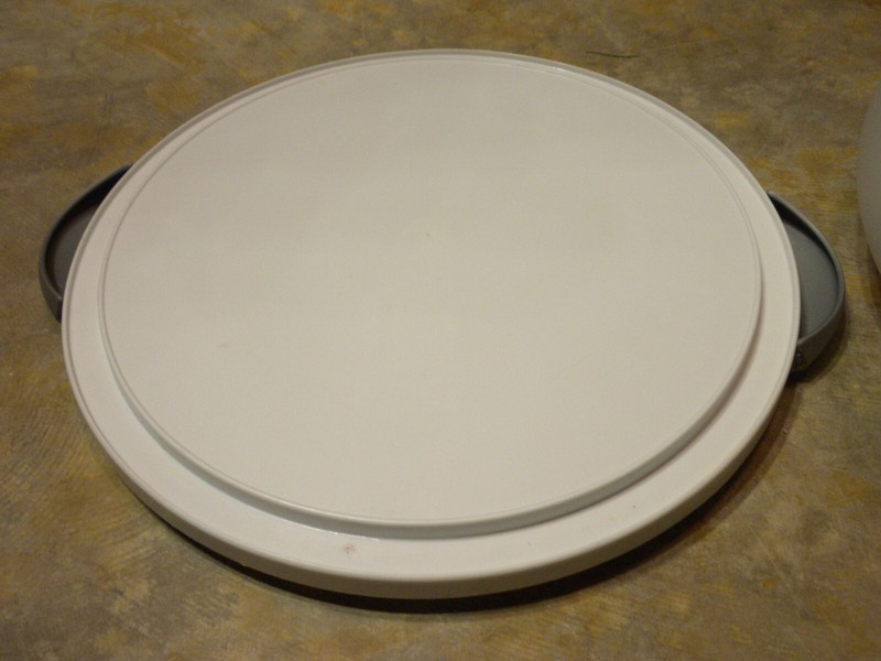 Sterilite Plastic Cake Server Storage Carrier Container / 11-3/4" x 5" Cake Area gallery
