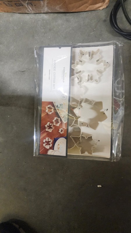 Target Threshold Snowflake Christmas Cookie Cutter Stainless Steel 5 Pc Set gallery