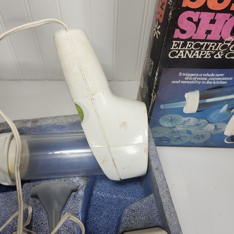 Vtg Wear-Ever Super Shooter 70001 Electric Cookie Candy Maker w/Box Tested Read gallery