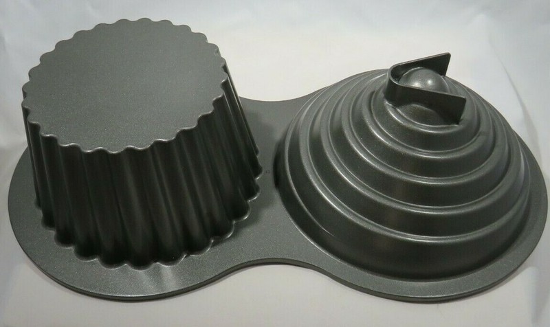 WILTON LARGE 3D CUPCAKE PAN NON-STICK MOLD JUMBO BAKING CAKE PAN gallery