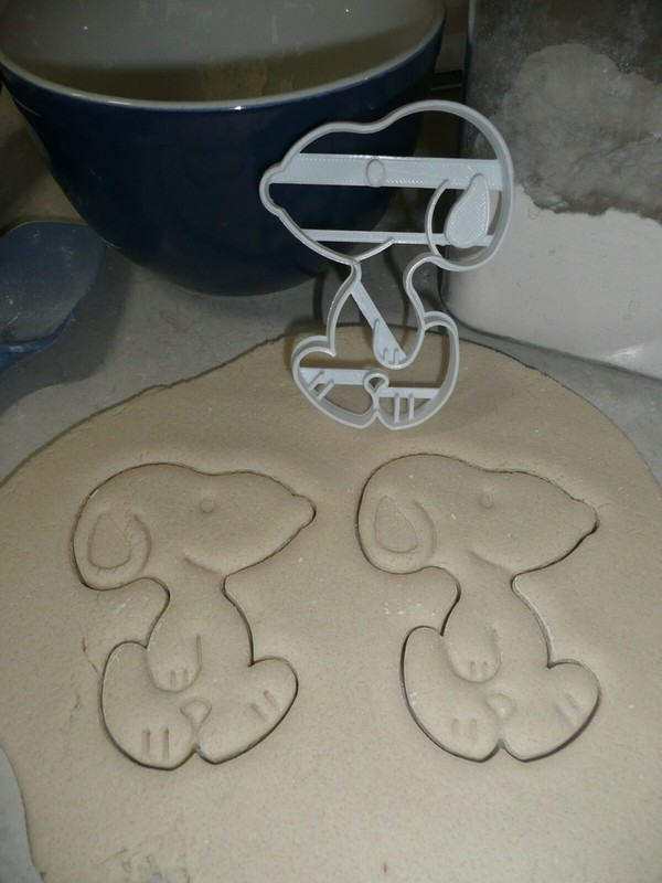 SNOOPY WALKING CHARLIE BROWN PET BEAGLE PEANUTS COOKIE COOKIE CUTTER USA PR3494 gallery